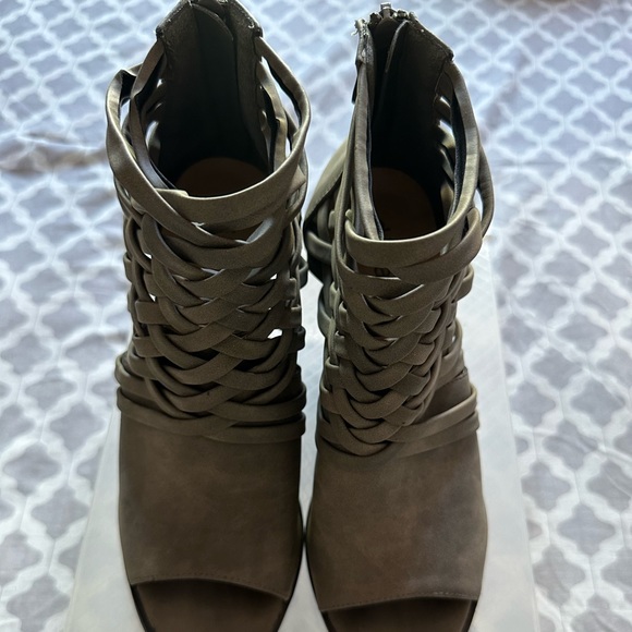 Comfortable block heels - Picture 5 of 5